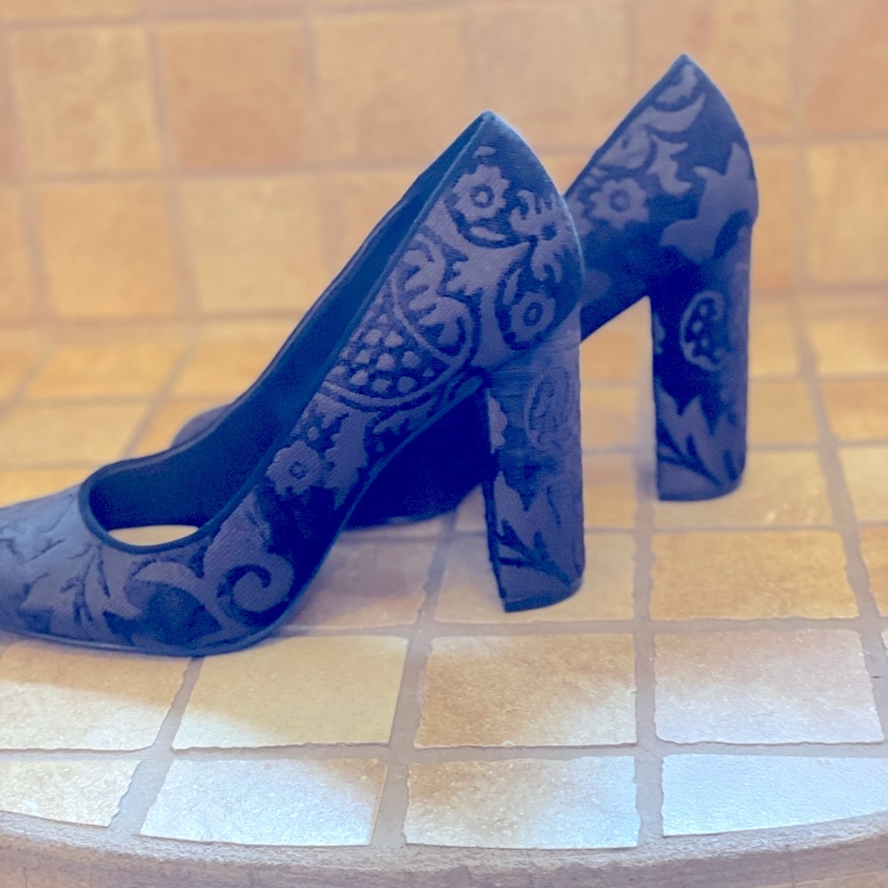 Nine West Black Velvet print high heels 🖤